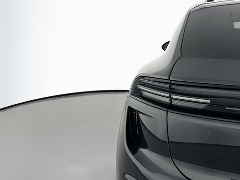 Certified 2024 Porsche Macan Turbo Electric AWD/4WD image 16
