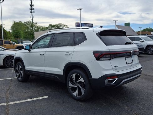 New 2026 Volkswagen Taos SE AWD/4WD image 3