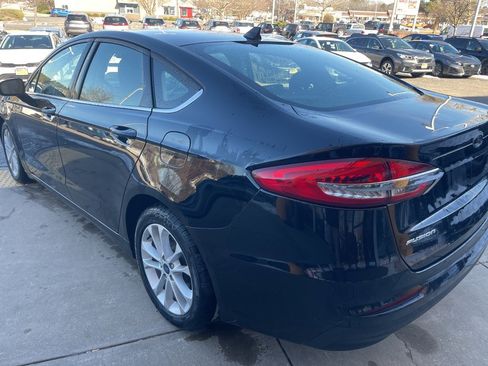 Used 2020 Ford Fusion SE image 6