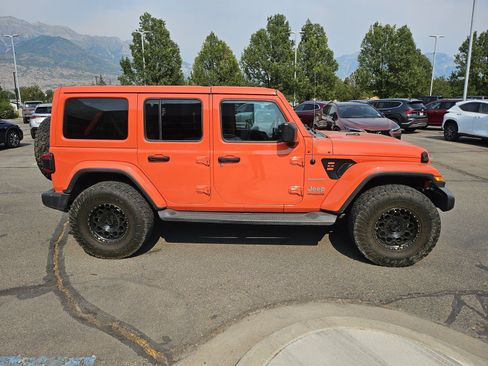 Used 2019 Jeep Wrangler Unlimited Sahara w/ Uconnect 4C Nav & Sound Group AWD/4WD image 4