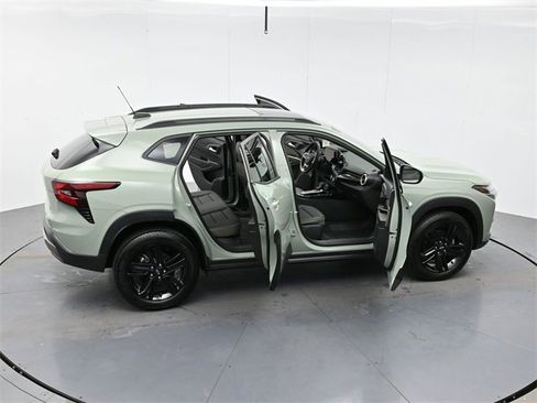 Used 2025 Chevrolet Trax ACTIV w/ Sunroof Package image 46