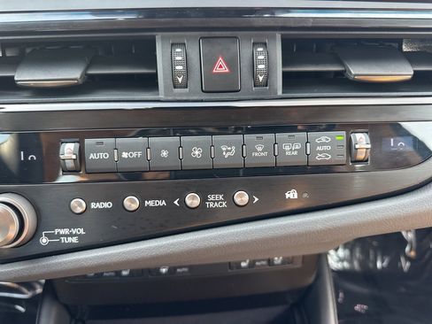 Used 2025 Lexus ES 350 w/ Premium Package image 20