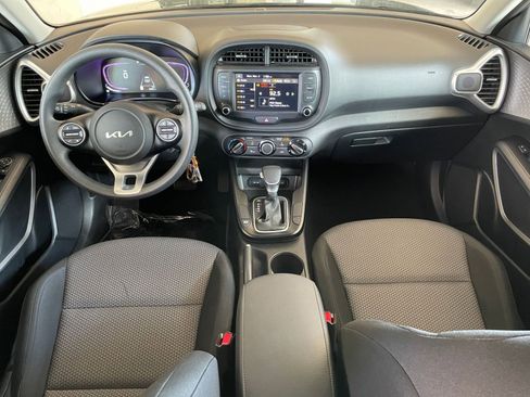 Used 2025 Kia Soul LX w/ LX Technology Package FWD image 31