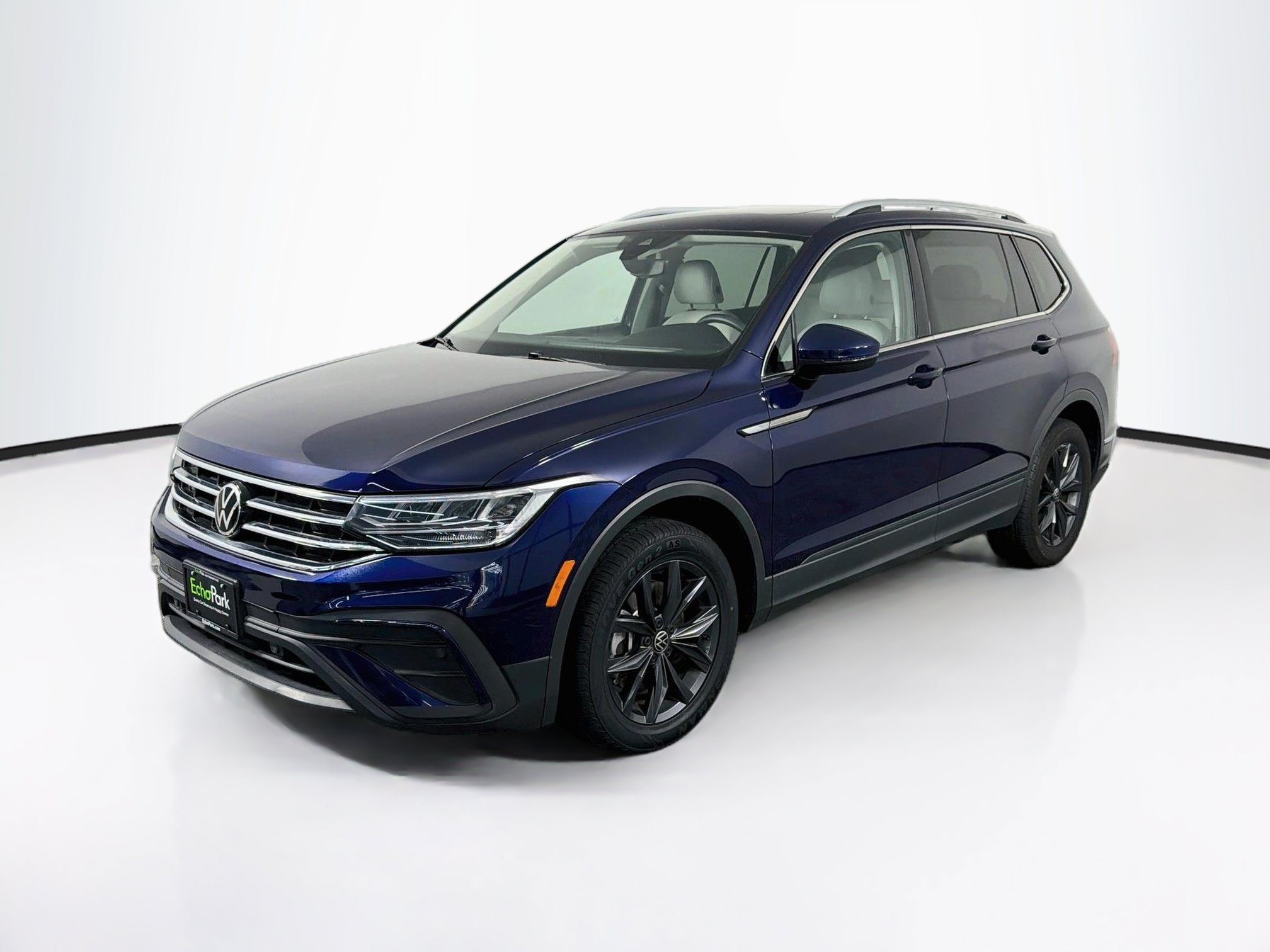 Used 2023 Volkswagen Tiguan SE FWD image 3