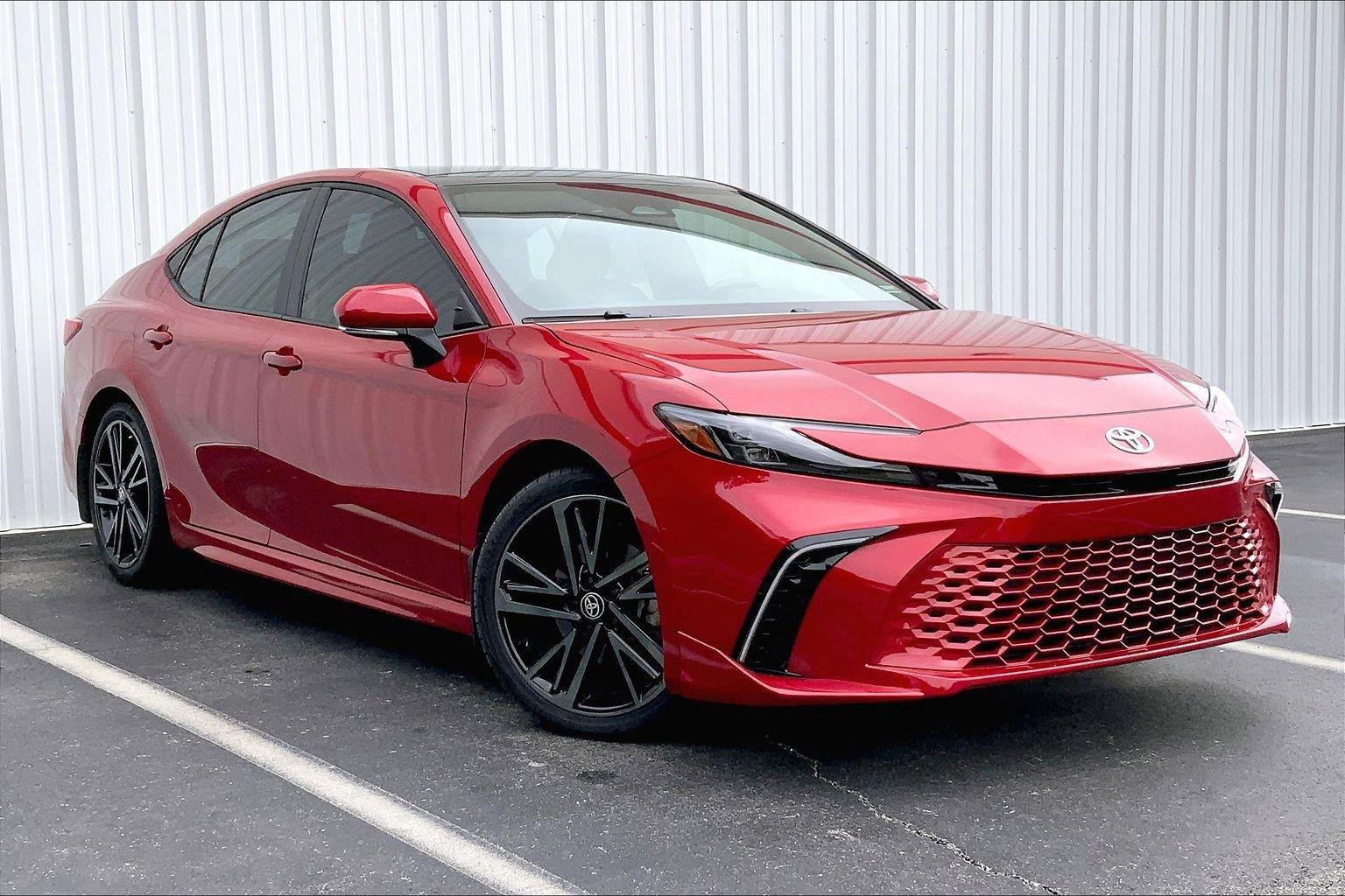 Used 2025 Toyota Camry XSE AWD/4WD image 2