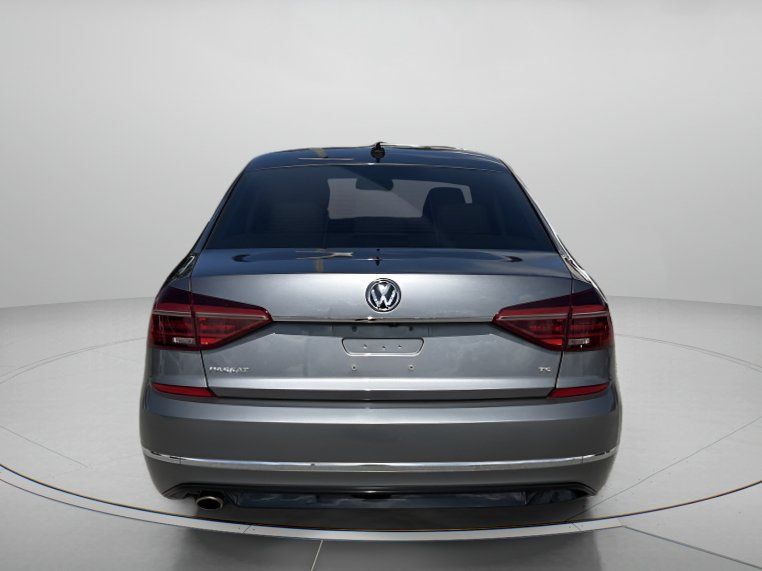 Used 2017 Volkswagen Passat 1.8T R-Line w/ R-Line Lighting Package FWD image 4