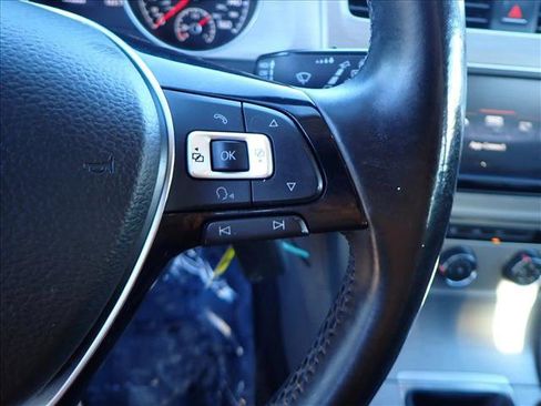 Used 2016 Volkswagen Golf S image 15