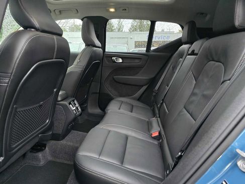 Used 2025 Volvo XC40 B5 Plus image 17