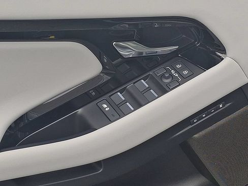 New 2026 Land Rover Range Rover Evoque Hoxton AWD/4WD image 8