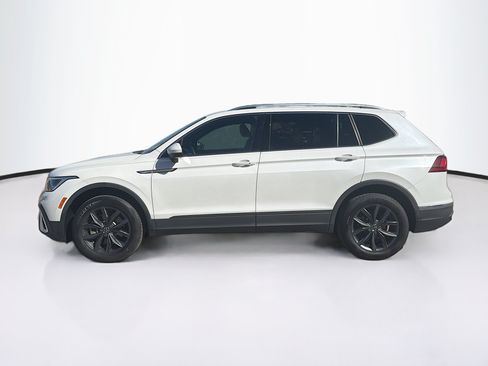 Used 2023 Volkswagen Tiguan SE AWD/4WD image 4