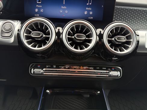 Used 2026 Mercedes-Benz GLB 250 4MATIC image 23