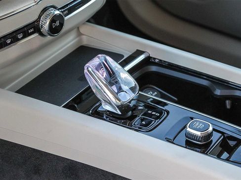 New 2026 Volvo XC60 T8 Ultra w/ Protection Package Premier image 19