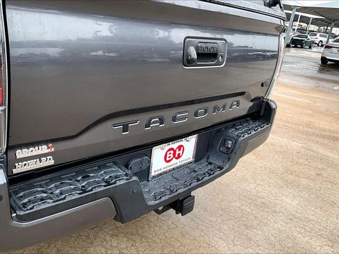 Used 2021 Toyota Tacoma TRD Sport w/ Technology Package AWD/4WD image 30