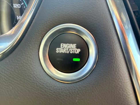 Certified 2023 Chevrolet Traverse LT w/ Rear Camera Mirror Package image 16