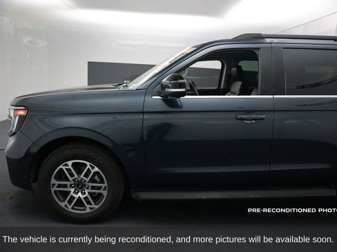 Used 2025 Ford Expedition Active image 2