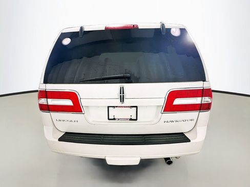 Used 2014 Lincoln Navigator 4WD image 7