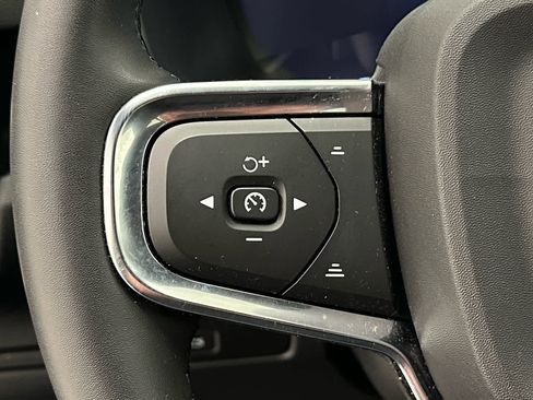 Used 2023 Volvo XC40 Recharge Plus w/ Protection Package Premier image 25