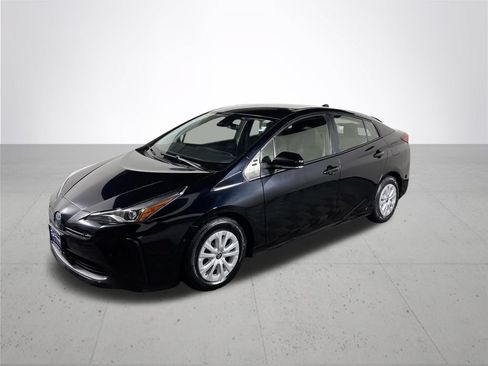 Used 2021 Toyota Prius LE FWD image 2