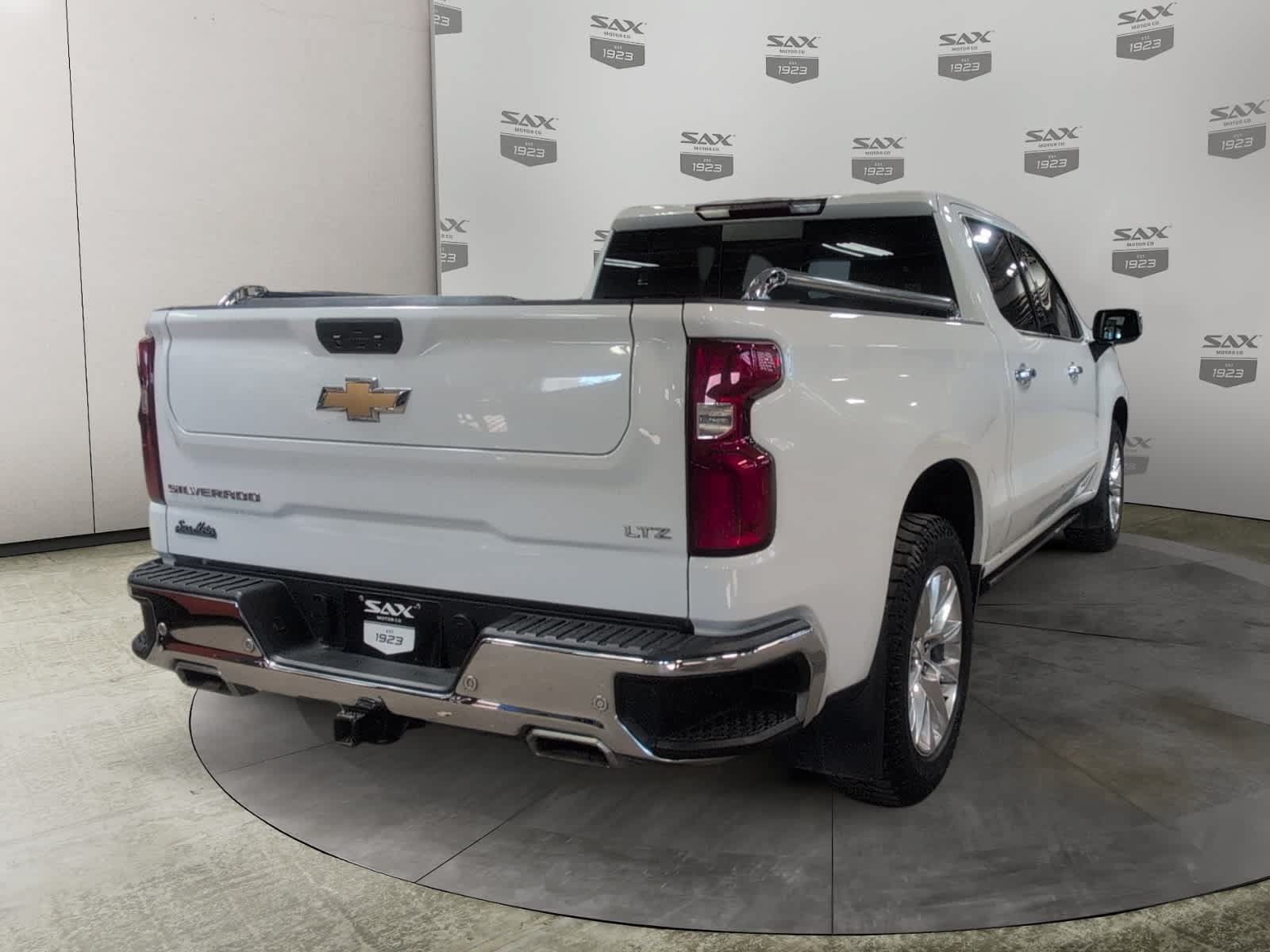 Used 2022 Chevrolet Silverado 1500 LTZ w/ LTZ Premium Package AWD/4WD image 5