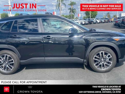 Used 2026 Toyota Corolla Cross XLE w/ Convenience Package FWD image 3
