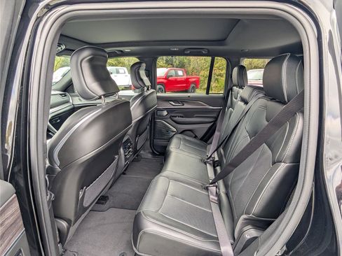 Used 2023 Jeep Grand Cherokee Overland w/ Advanced Protech Group III image 13