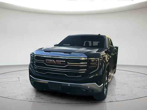 Used 2024 GMC Sierra 1500 SLT w/ SLT Premium Plus Package AWD/4WD image 8