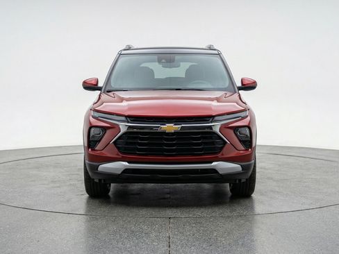 Used 2025 Chevrolet TrailBlazer LT image 2