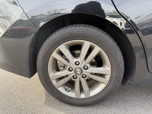 Used 2018 Hyundai Elantra SEL image 9
