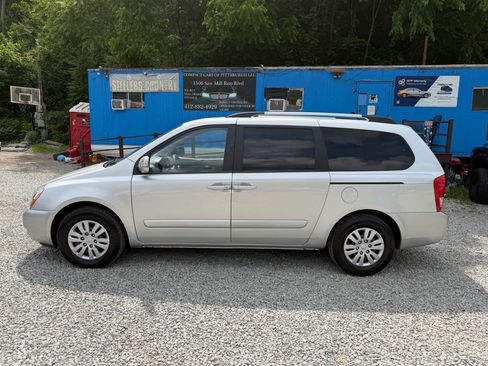 Used 2012 Kia Sedona LX FWD image 2