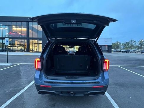 Used 2025 Ford Explorer ST-Line image 12