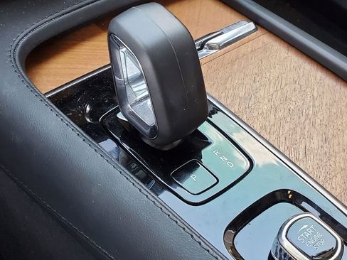 Certified 2024 Volvo XC90 B5 Plus image 27