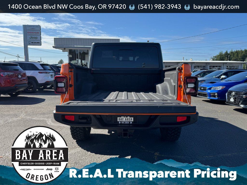 Used 2025 Jeep Gladiator Sport AWD/4WD image 7