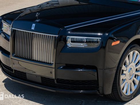 Used 2023 Rolls-Royce Phantom Extended Wheelbase RWD image 6