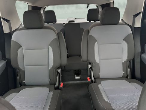 Used 2021 Chevrolet Traverse LT image 11