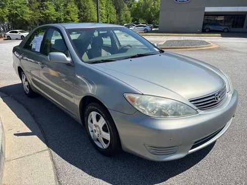 Used 2005 Toyota Camry LE image 2