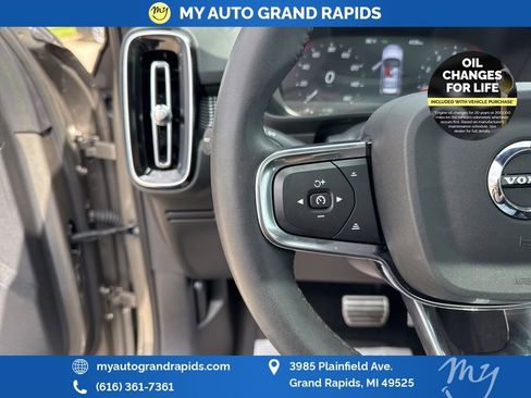 Used 2022 Volvo XC40 T5 R-Design w/ Advanced Package image 16