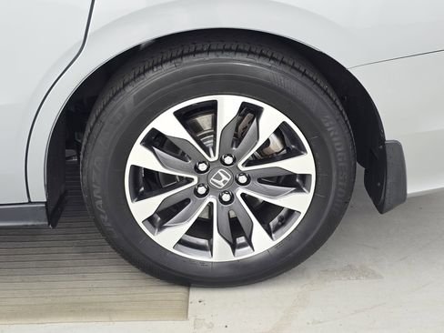 Certified 2024 Honda Odyssey EX-L image 32