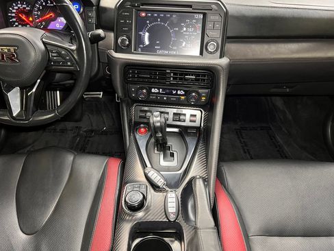 Used 2019 Nissan GT-R Premium w/ Premium Interior Package AWD/4WD image 17