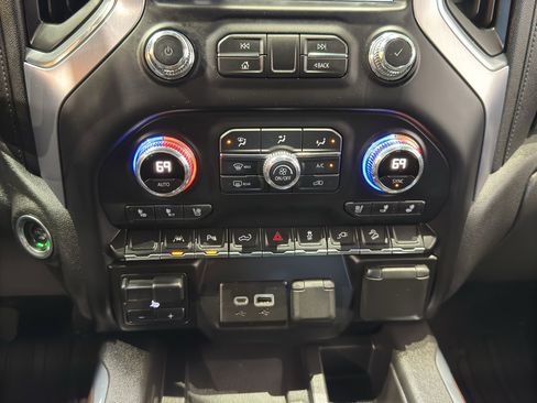 Used 2022 GMC Sierra 1500 SLT w/ SLT Premium Plus Package AWD/4WD image 33
