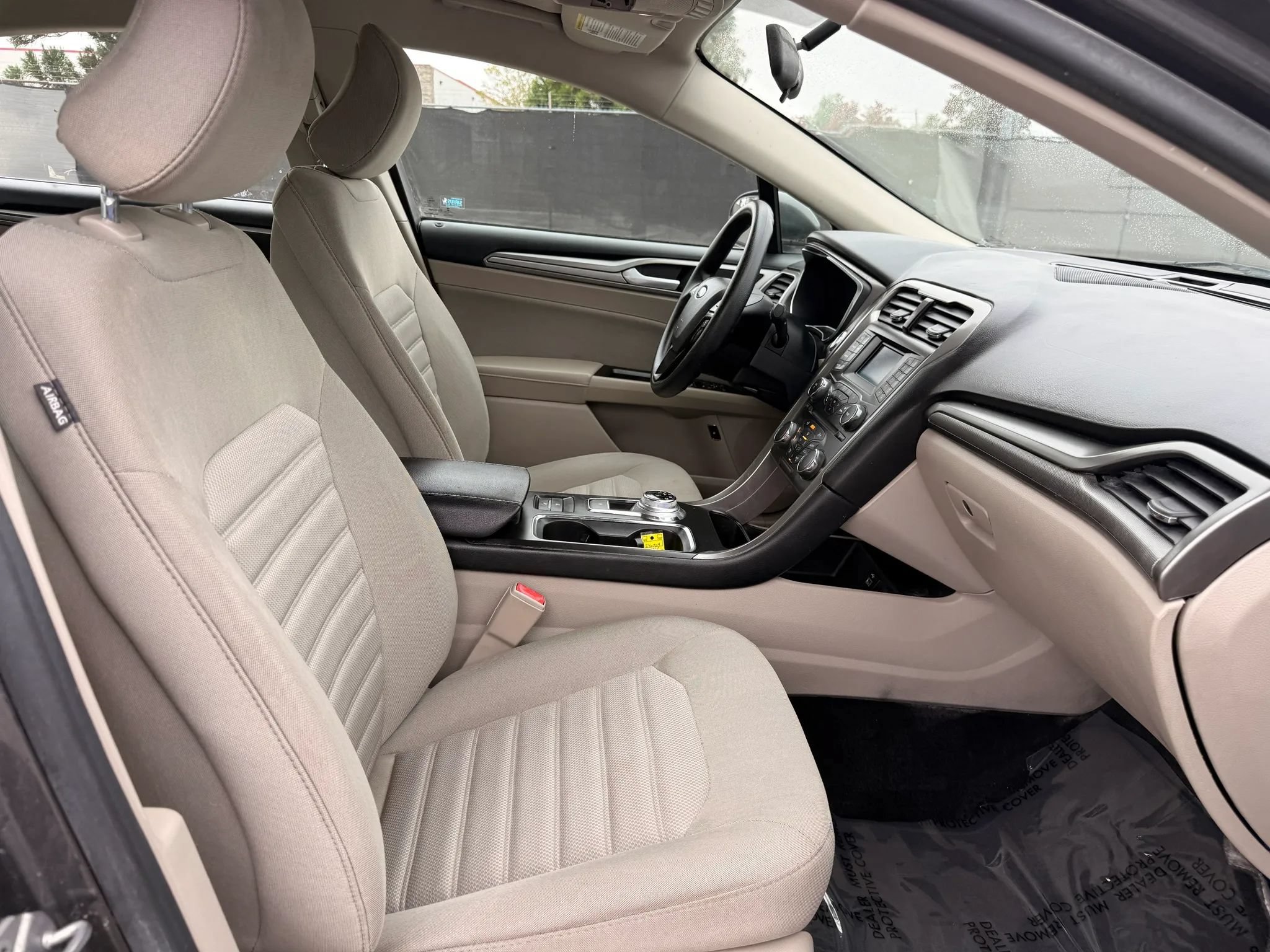 Used 2017 Ford Fusion SE FWD image 18
