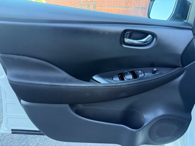 Used 2018 Nissan Leaf SV w/ SV Technology Package FWD image 13