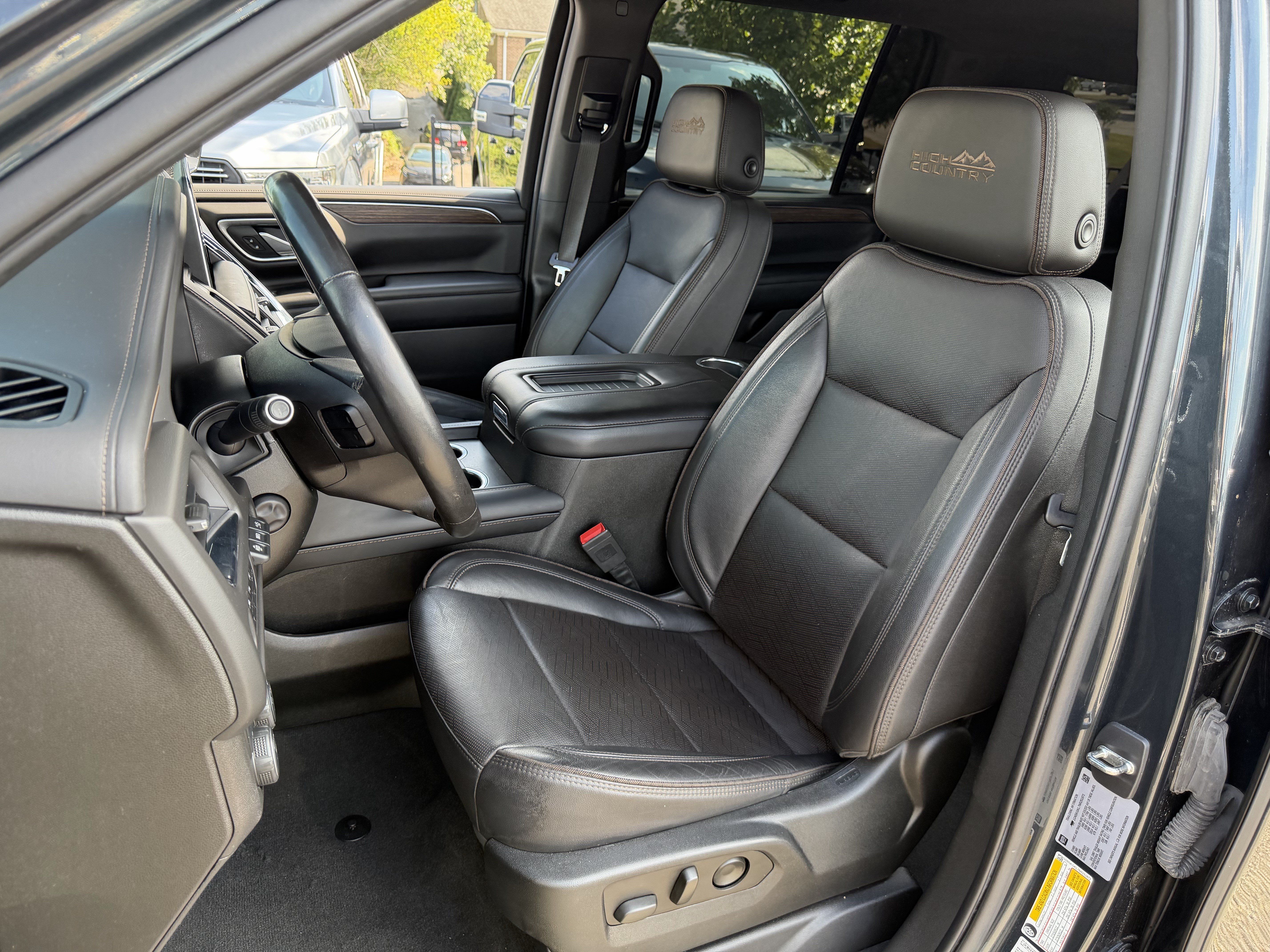 Used 2022 Chevrolet Suburban High Country AWD/4WD image 16
