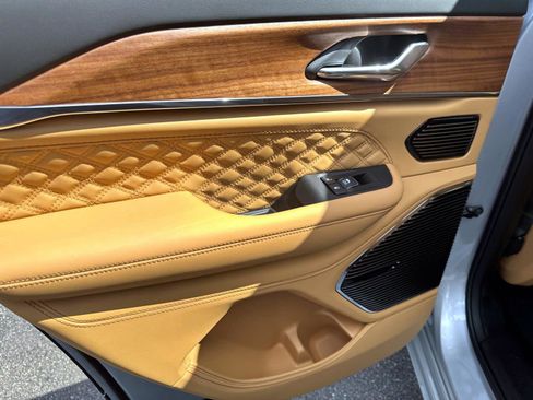 New 2025 Jeep Grand Cherokee Summit image 8