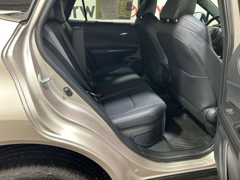 Used 2024 Toyota Venza XLE image 16