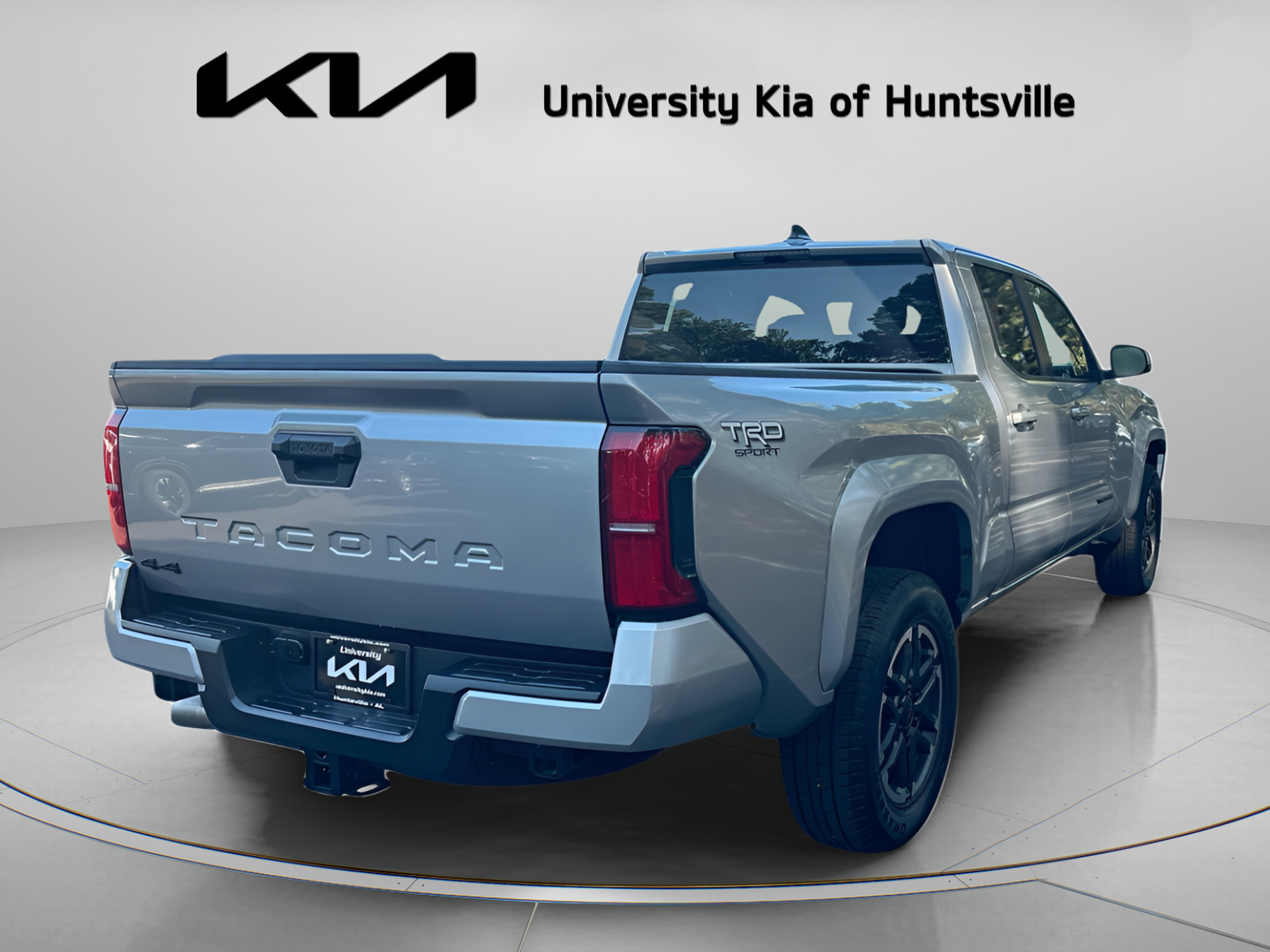 Used 2024 Toyota Tacoma TRD Sport AWD/4WD image 8