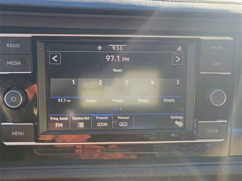 Used 2021 Volkswagen Jetta SE w/ SE Cold Weather Package image 25