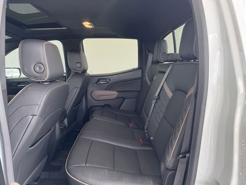 Used 2025 GMC Canyon Denali image 12
