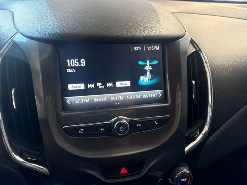 Used 2018 Chevrolet Cruze LT w/ Convenience Package FWD image 28
