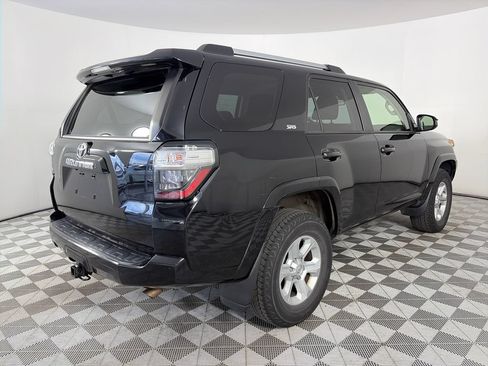 Used 2022 Toyota 4Runner SR5 AWD/4WD image 7