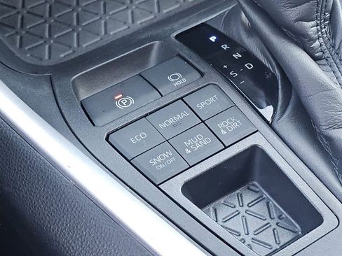 Used 2022 Toyota RAV4 XLE Premium AWD/4WD image 11